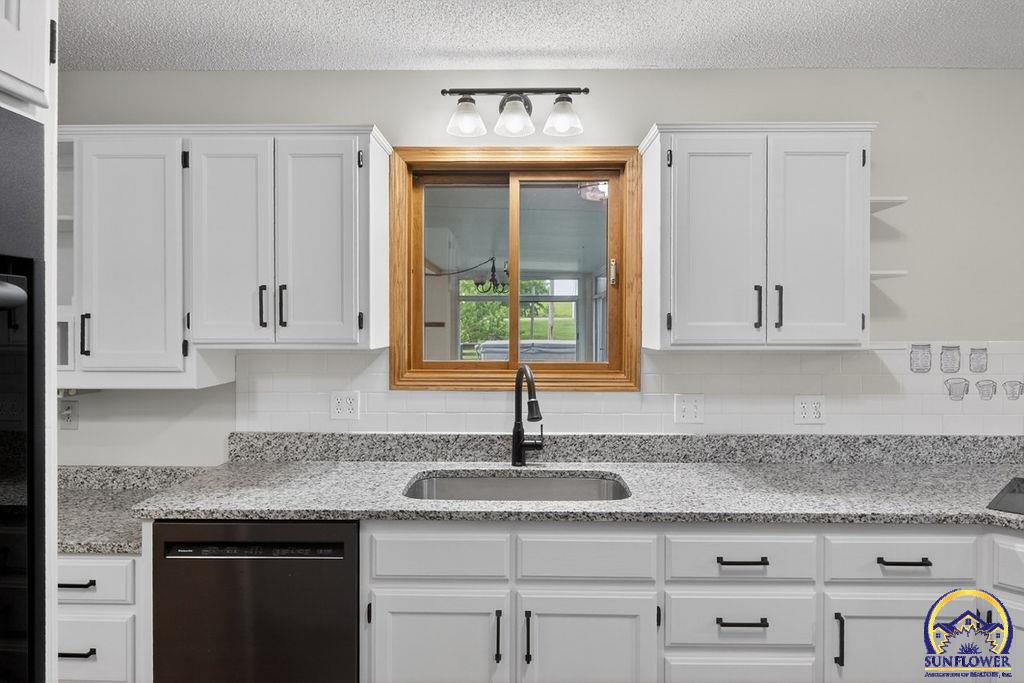 8040 Southwest 61st Street Topeka, KS 66610 - Photo 14 of 88