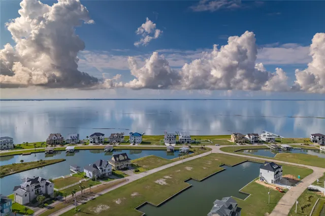 $149,500 | 8 Sugarloaf, Hitchcock, TX 77563