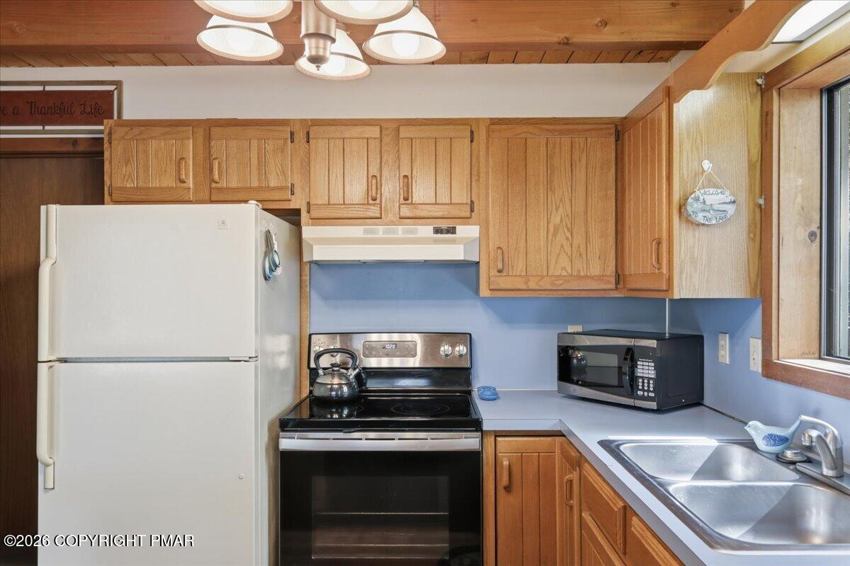 123 Lake In The Clouds Road Canadensis, PA 18325 - Photo 28 of 54 Kitchen