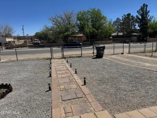 a view of a yard
