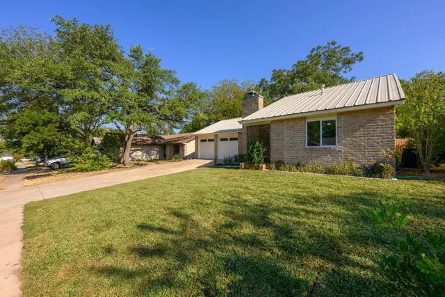 $2,590 | 1114 Stoneoak Lane, Austin, TX 78745