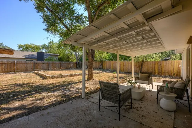 $2,590 | 1114 Stoneoak Lane, Austin, TX 78745