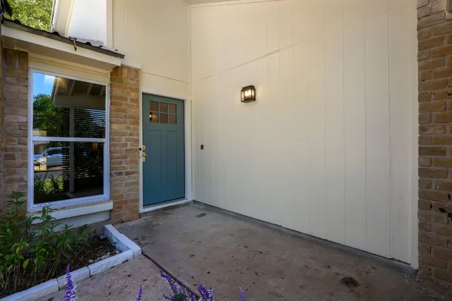 $2,590 | 1114 Stoneoak Lane, Austin, TX 78745