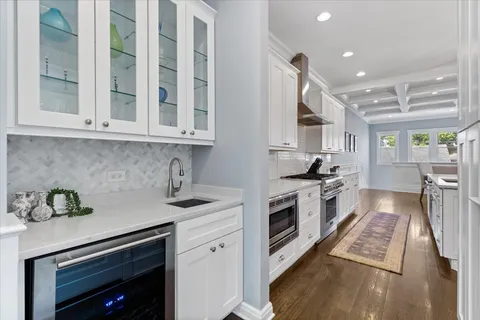 $1,300,000 | 4320 North Whipple Street, Chicago, IL 60618