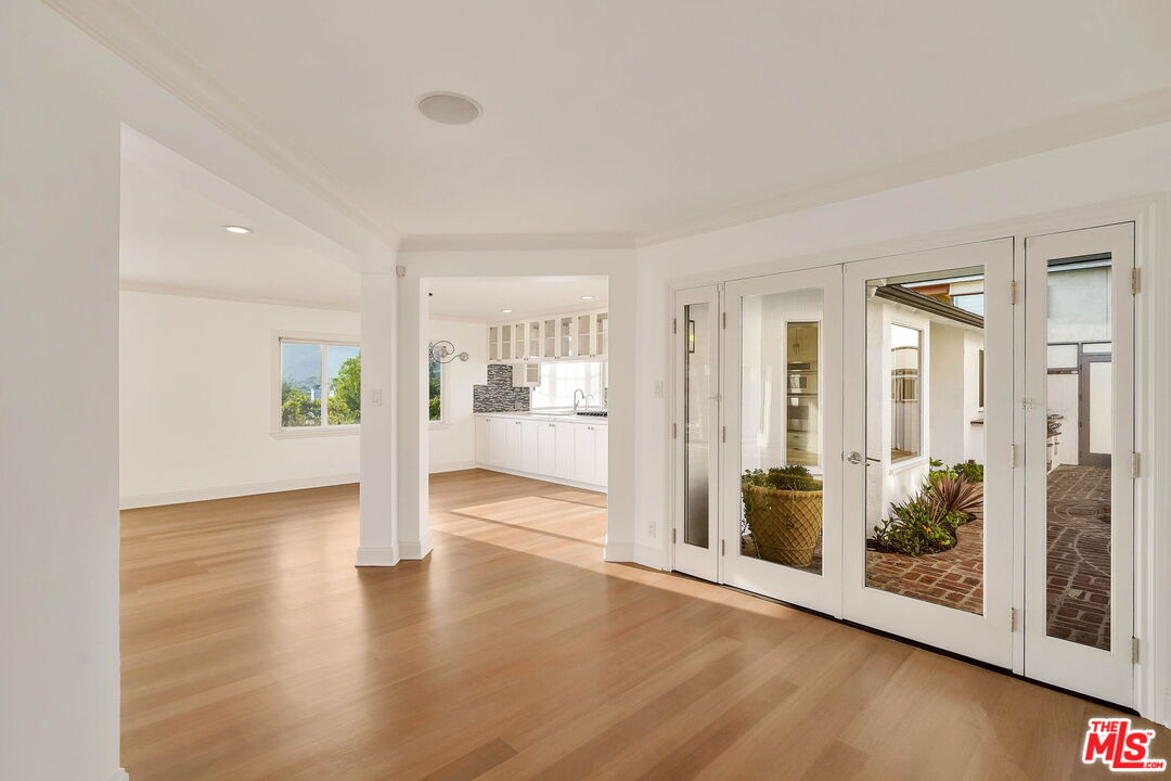 204 Tranquillo Road Pacific Palisades, CA 90272 - Photo 17 of 34 a view of a hallway with wooden floor and a living room