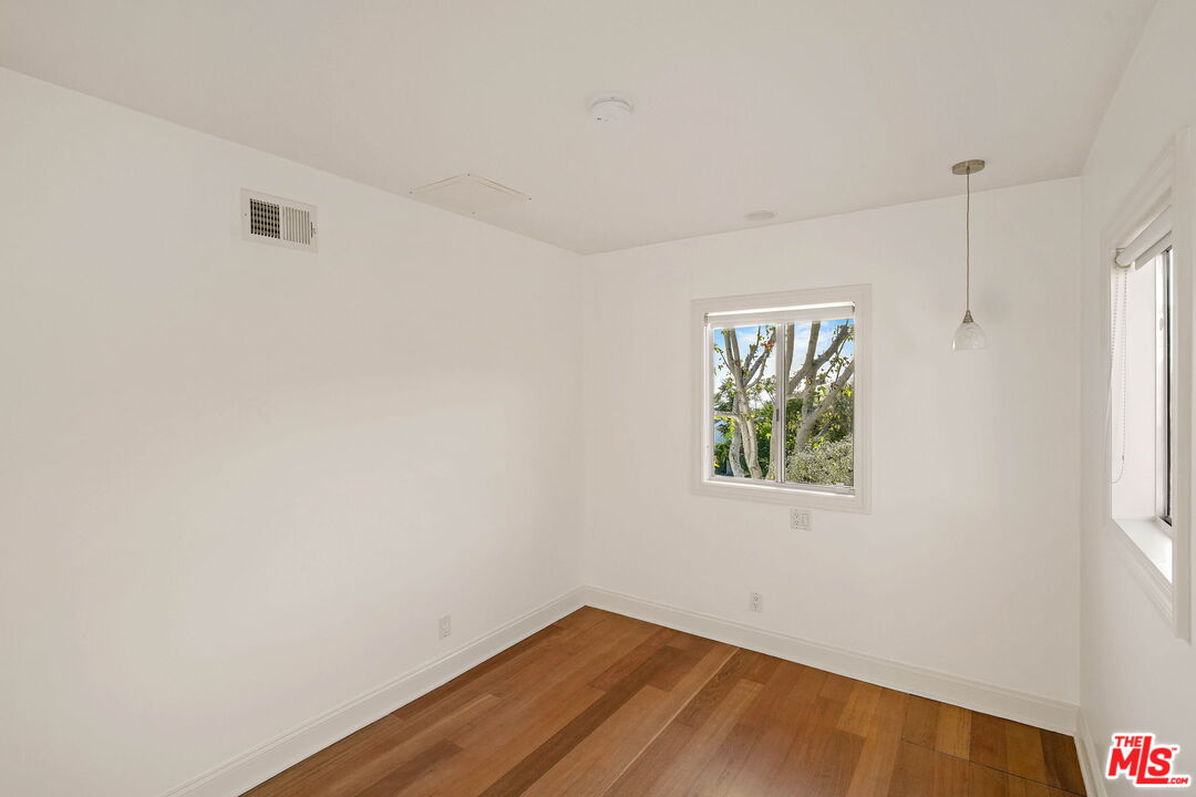 204 Tranquillo Road Pacific Palisades, CA 90272 - Photo 21 of 34 an empty room with windows