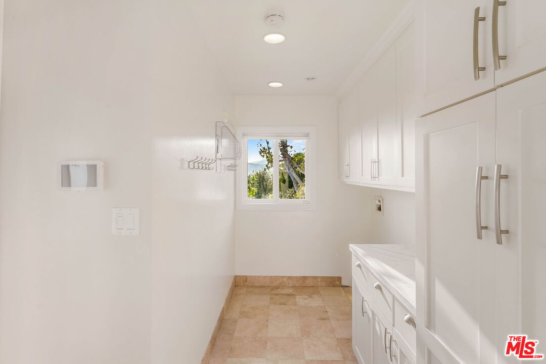 204 Tranquillo Road Pacific Palisades, CA 90272 - Photo 23 of 34 a view of hallway with furniture and wooden floor