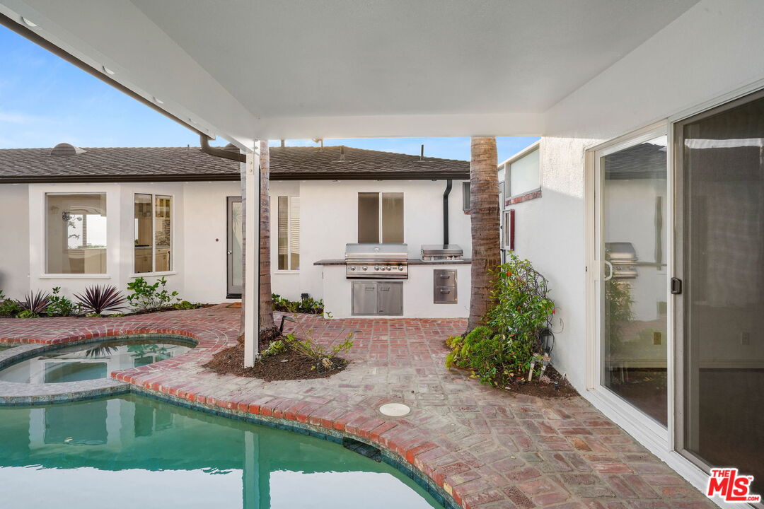 204 Tranquillo Road Pacific Palisades, CA 90272 - Photo 33 of 34 a front view of house and yard with green space