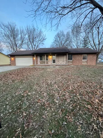 $225,000 | 112 Donoho Drive, Salem, IL 62881