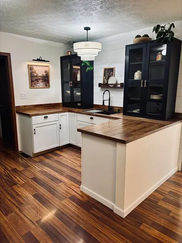 $225,000 | 112 Donoho Drive, Salem, IL 62881