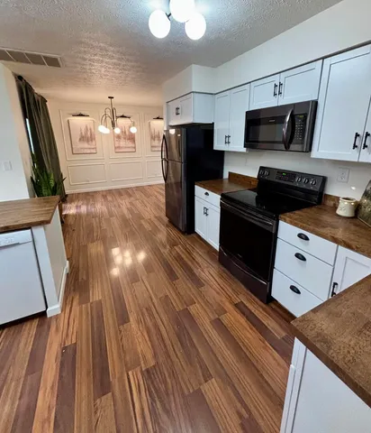 $225,000 | 112 Donoho Drive, Salem, IL 62881