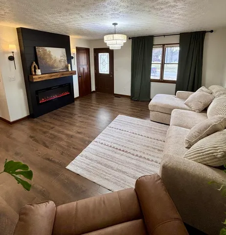 $225,000 | 112 Donoho Drive, Salem, IL 62881