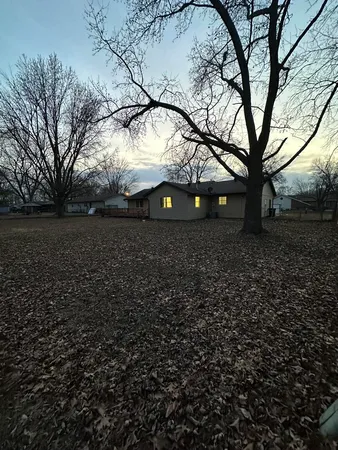 $215,000 | 112 Donoho Drive, Salem, IL 62881