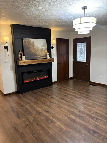 $225,000 | 112 Donoho Drive, Salem, IL 62881