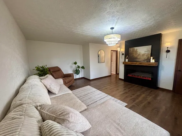 $225,000 | 112 Donoho Drive, Salem, IL 62881