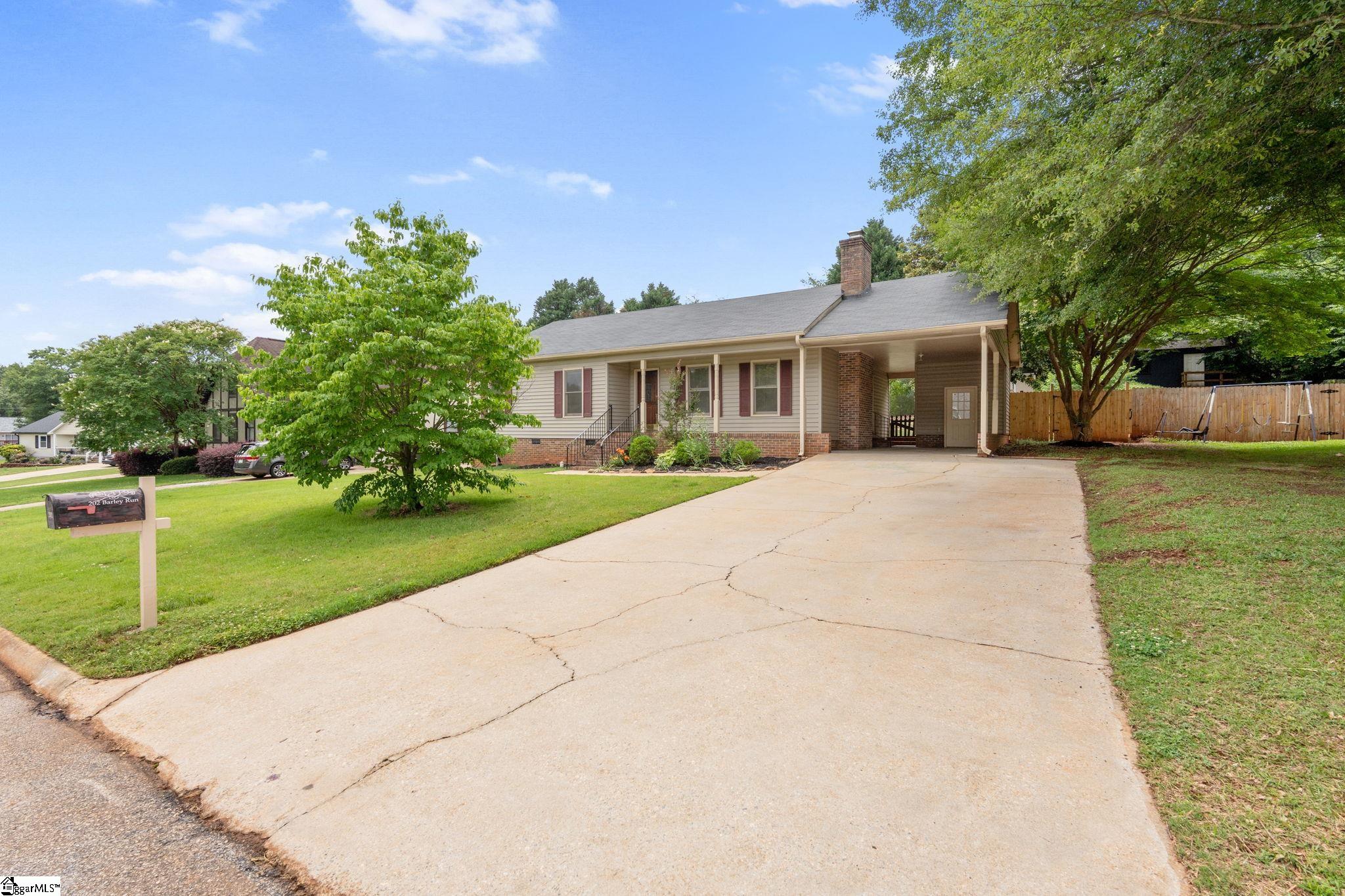 202 Barley Run Simpsonville, SC 29681 - Photo 3 of 32