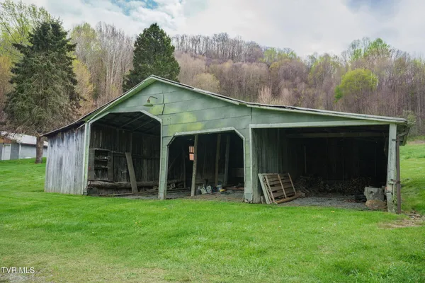 $250,000 | 427 Cove Creek Road, Roan Mountain, TN 37687