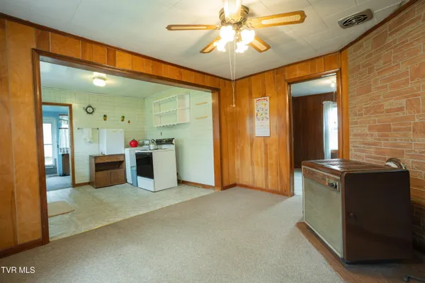 $250,000 | 427 Cove Creek Road, Roan Mountain, TN 37687