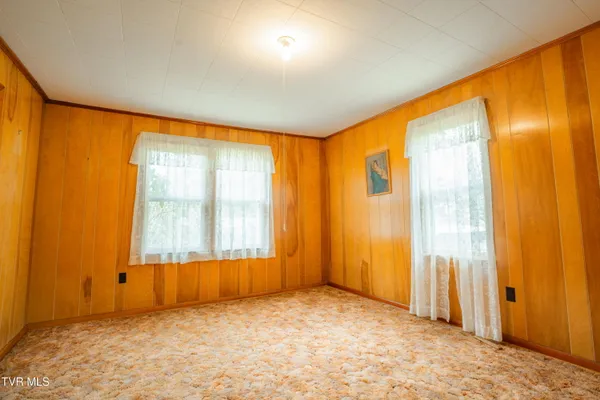 $250,000 | 427 Cove Creek Road, Roan Mountain, TN 37687