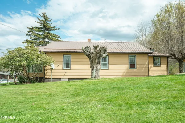 $250,000 | 427 Cove Creek Road, Roan Mountain, TN 37687
