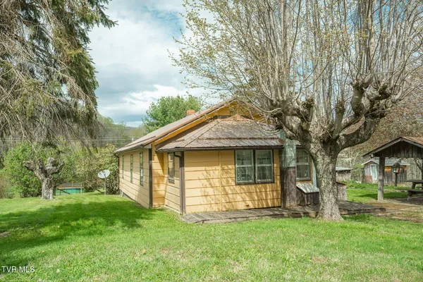 $250,000 | 427 Cove Creek Road, Roan Mountain, TN 37687