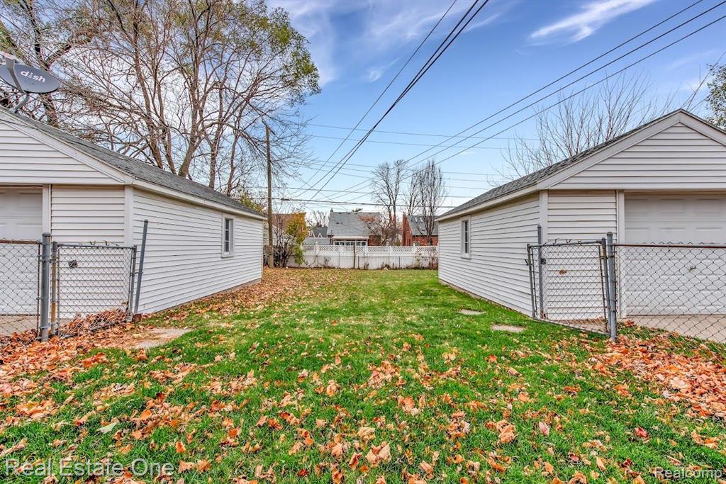 2022 Vernier Road Grosse Pointe Woods, MI 48236 - Photo 37 of 40