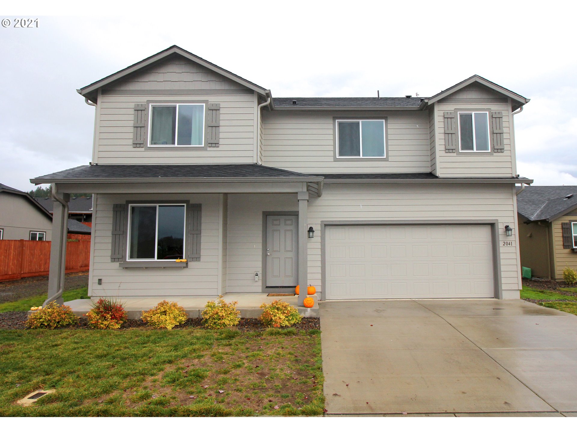 2041 South 59th Street Springfield, OR 97478 - Photo 1 of 31 a front view of a house with a yard