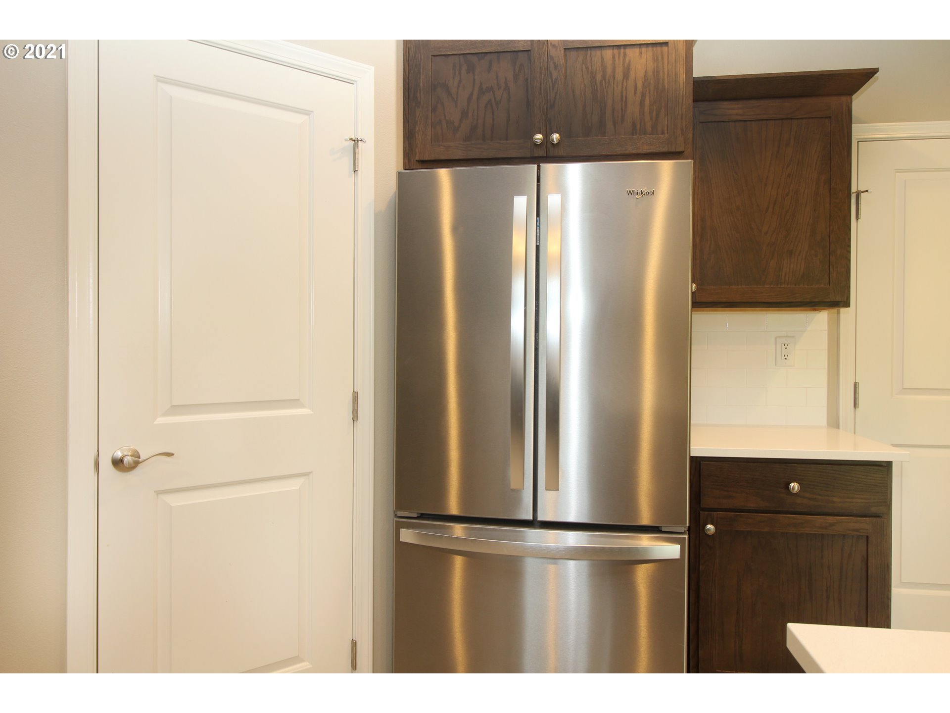 2041 South 59th Street Springfield, OR 97478 - Photo 13 of 31 a close view of refrigerator