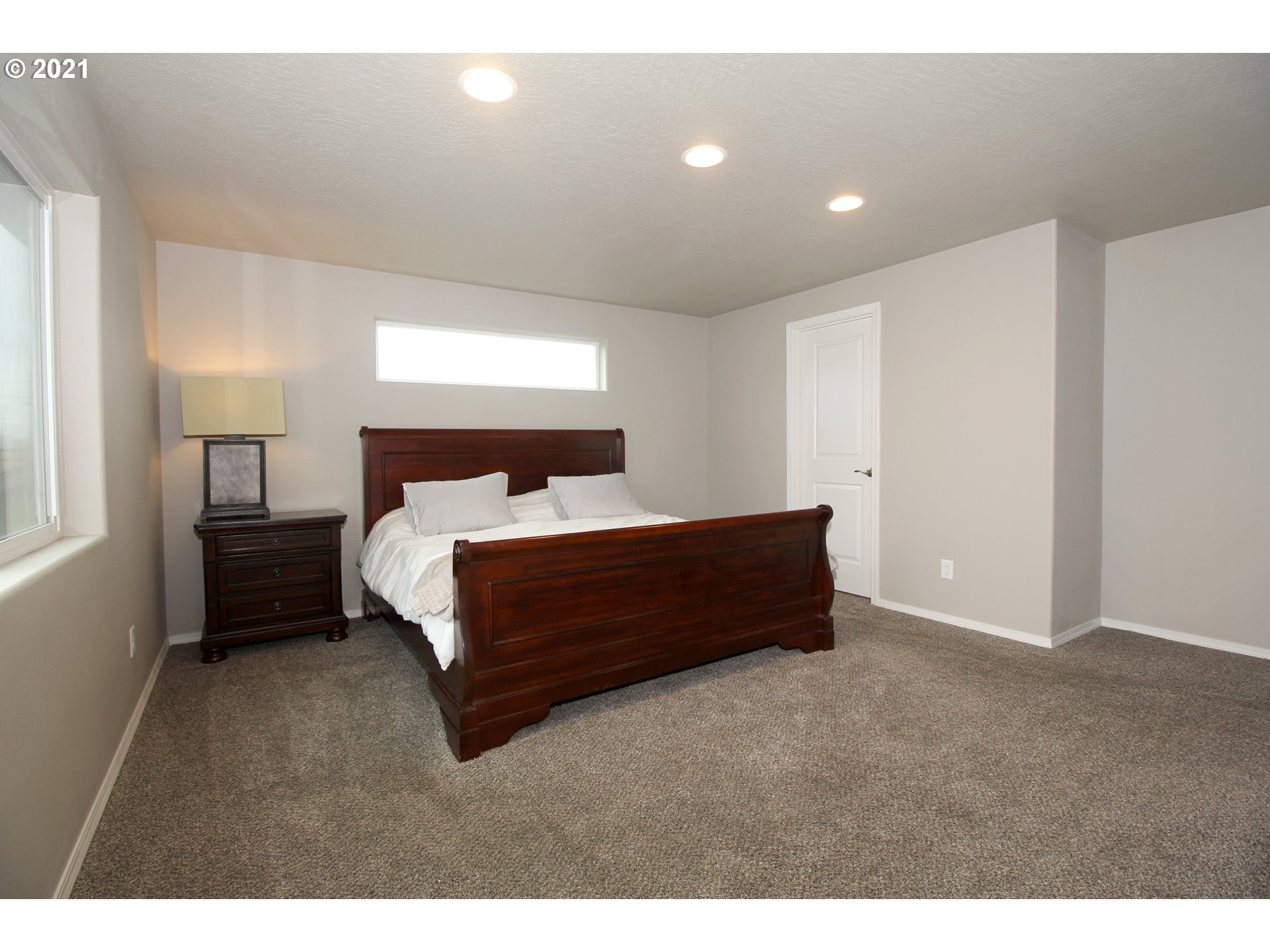 2041 South 59th Street Springfield, OR 97478 - Photo 15 of 31 a spacious bedroom with a bed and window