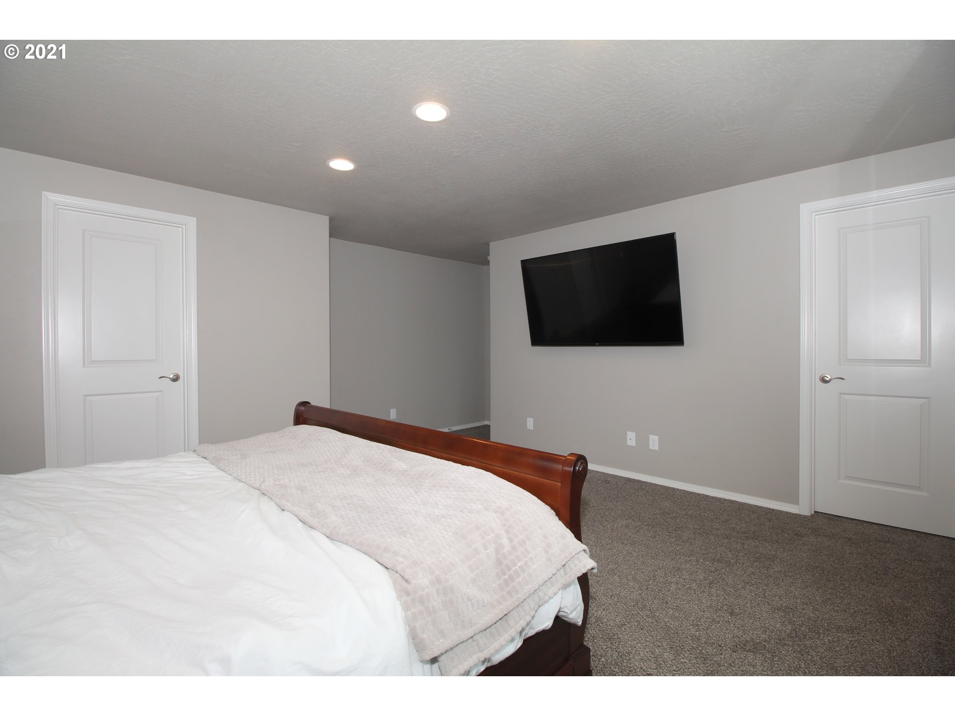 2041 South 59th Street Springfield, OR 97478 - Photo 16 of 31 a bedroom with a bed and a flat screen tv