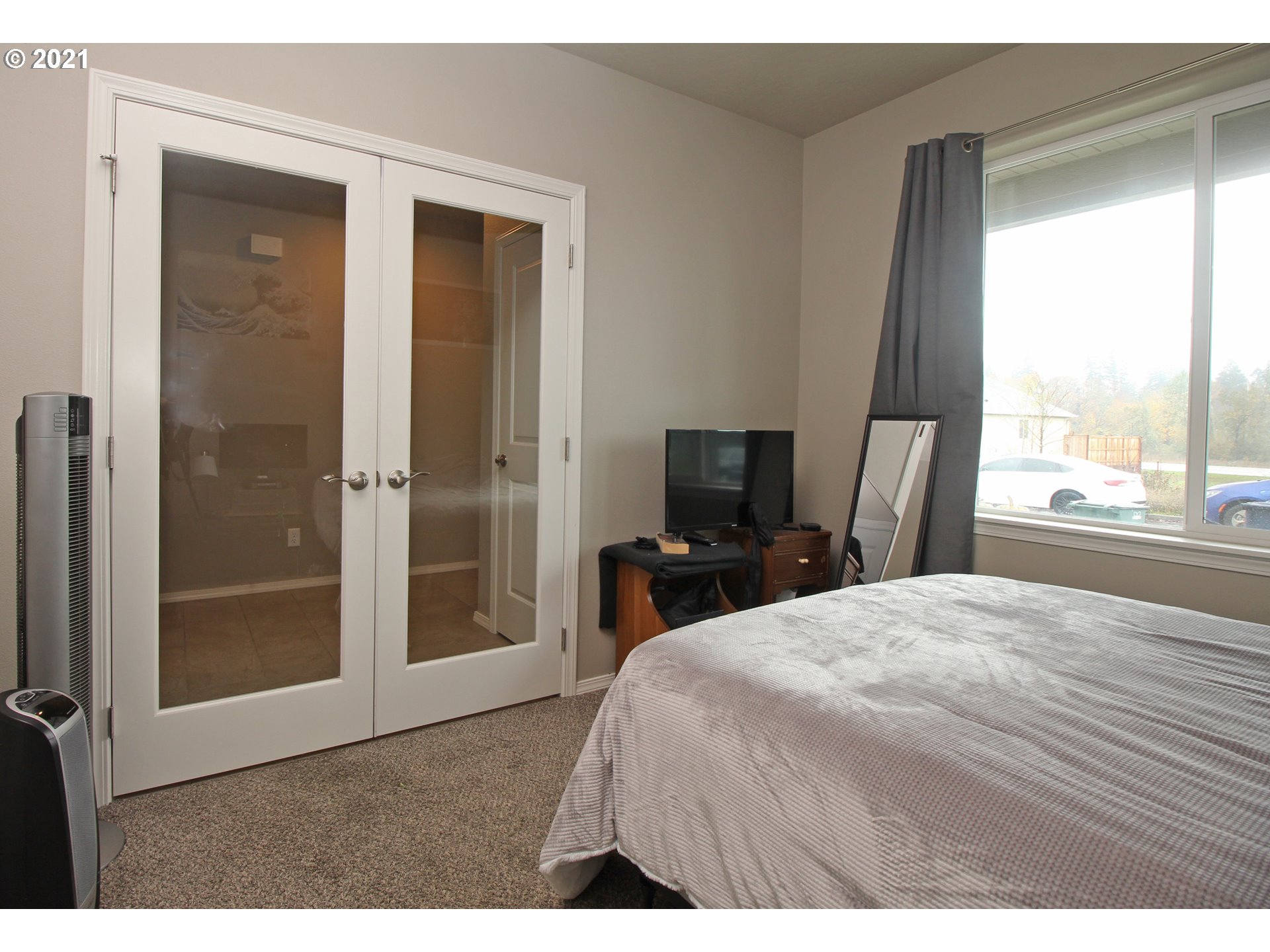 2041 South 59th Street Springfield, OR 97478 - Photo 27 of 31 a bedroom with a bed and large windows