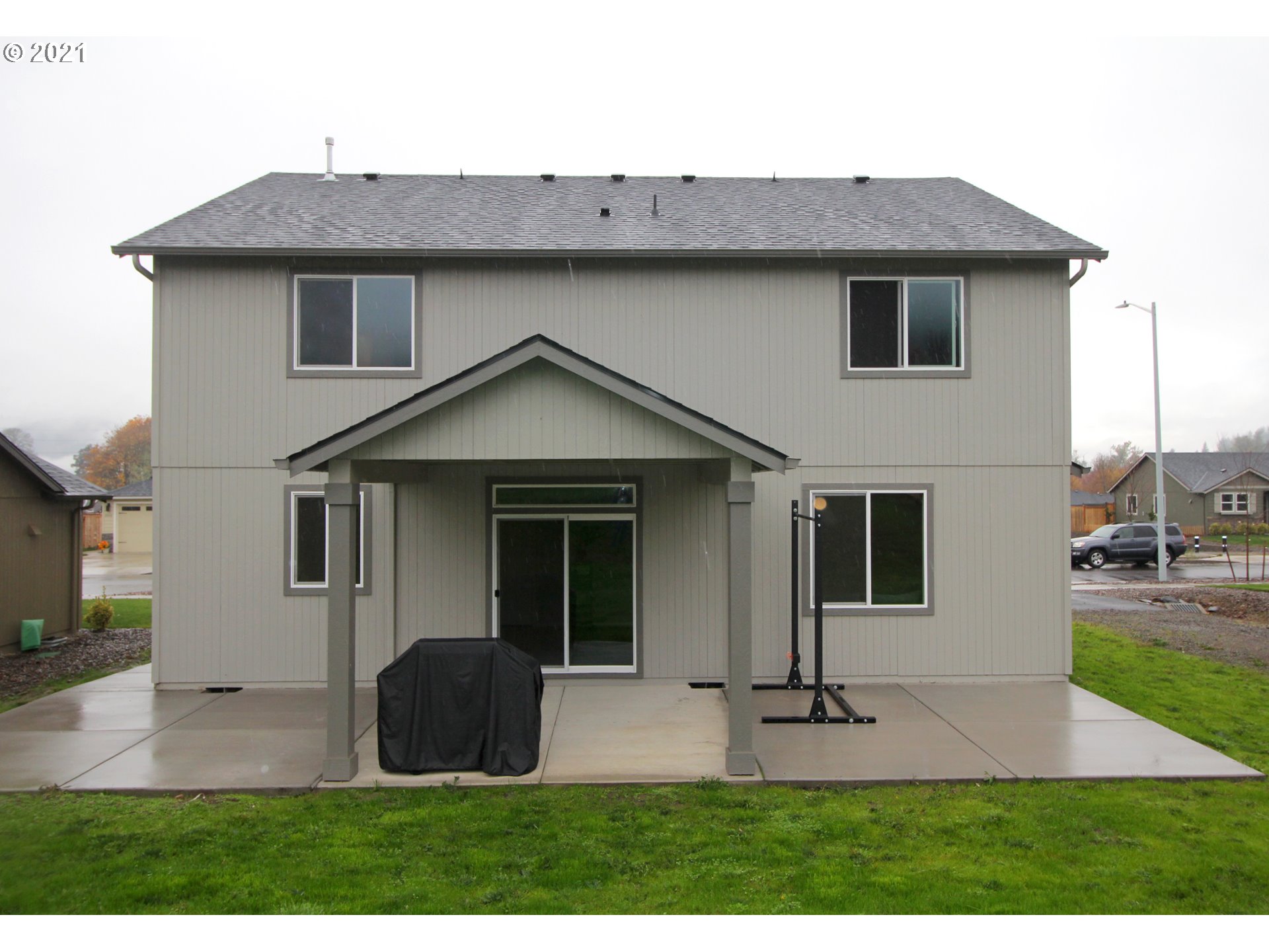 2041 South 59th Street Springfield, OR 97478 - Photo 28 of 31 a front view of a house with garden
