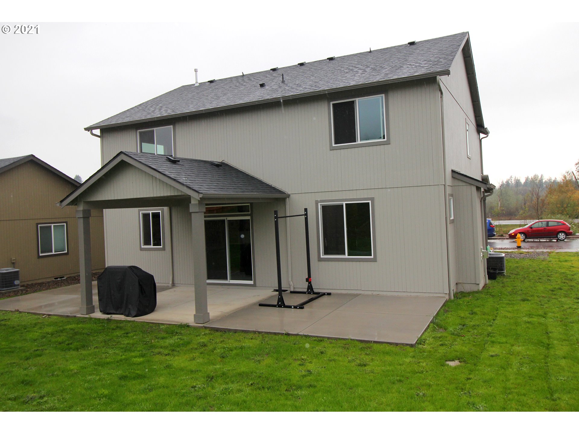 2041 South 59th Street Springfield, OR 97478 - Photo 29 of 31 a view of a house with backyard and a tree