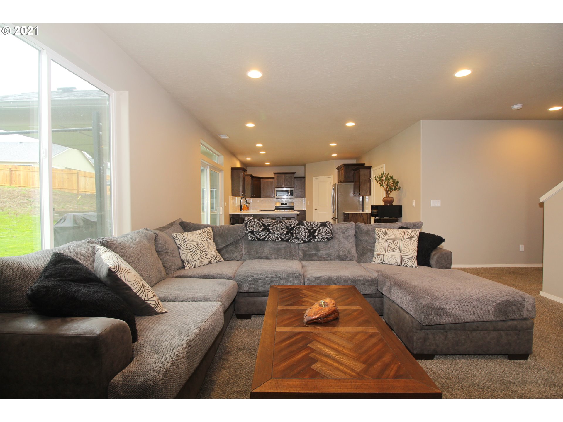 2041 South 59th Street Springfield, OR 97478 - Photo 6 of 31 a living room with furniture and a large window