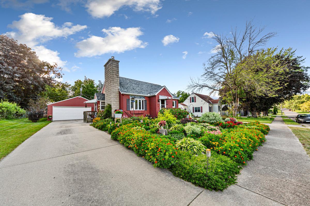 1124 8th Avenue Southwest Faribault, MN 55021 - Photo 6 of 57