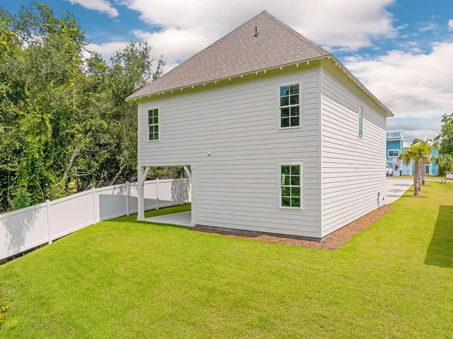 a view of a house with a backyard