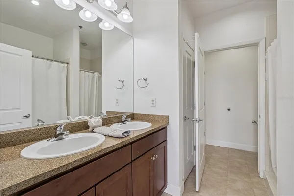 $3,000 | 151 East Washington Street, Unit PH3A, Orlando, FL 32801