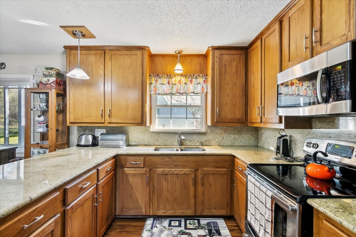 313 Roy Road Wallisville, TX 77597 - Photo 4 of 38