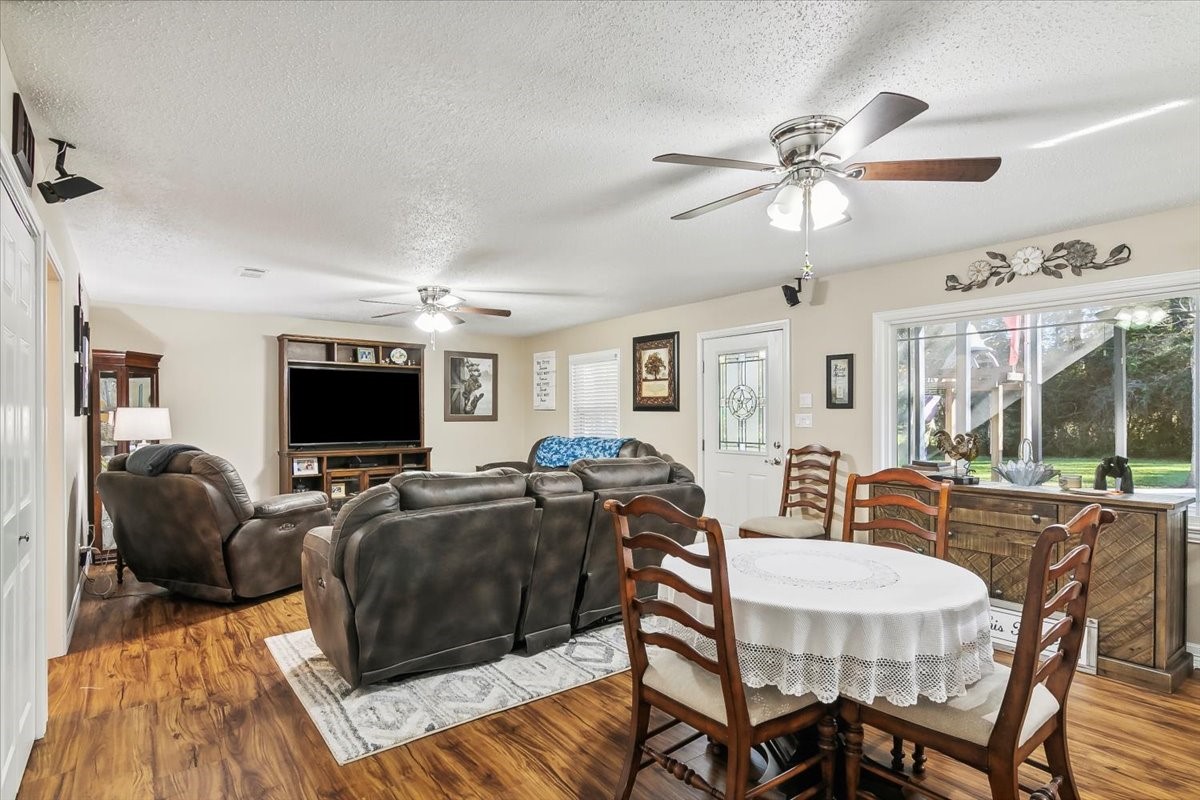 313 Roy Road Wallisville, TX 77597 - Photo 7 of 38