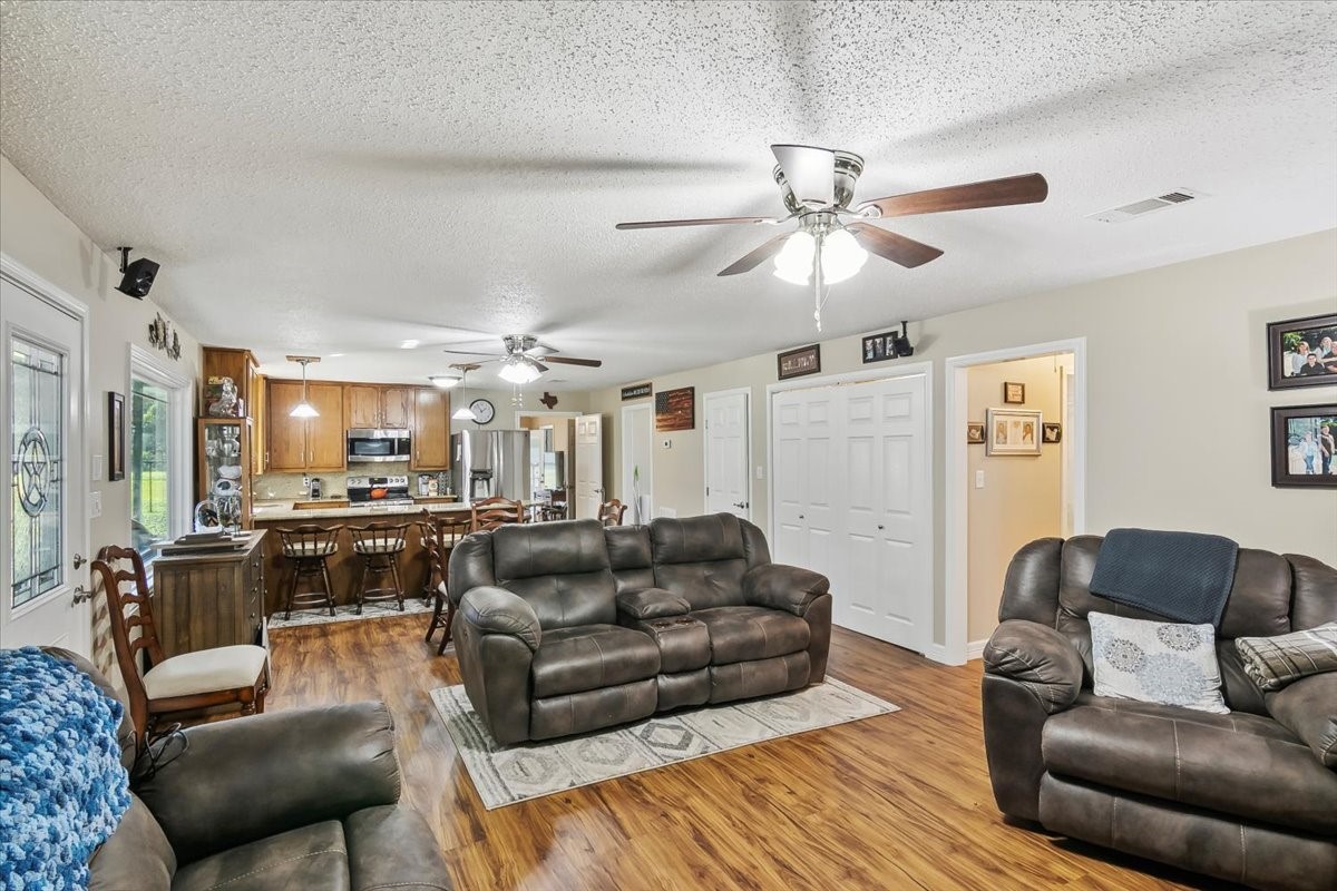 313 Roy Road Wallisville, TX 77597 - Photo 9 of 38