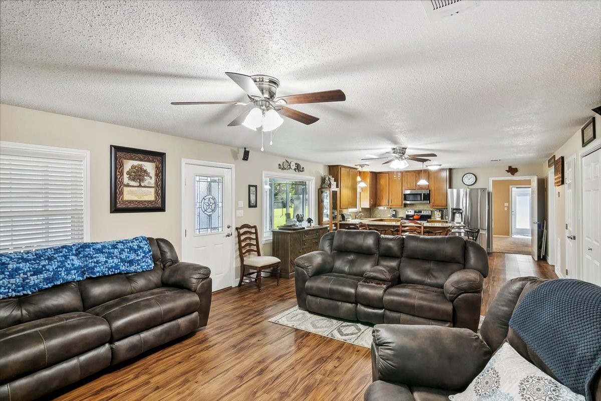 313 Roy Road Wallisville, TX 77597 - Photo 10 of 38