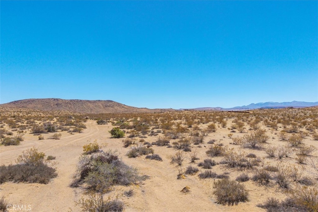 411 Willie Way Landers, CA 92285 - Photo 11 of 28 a view of city and mountain