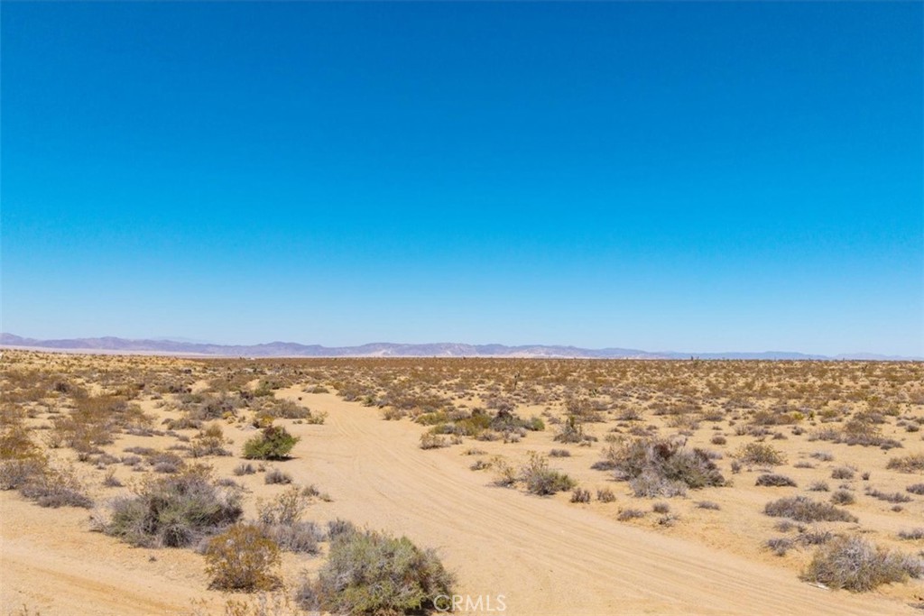 411 Willie Way Landers, CA 92285 - Photo 3 of 28 a view of an ocean