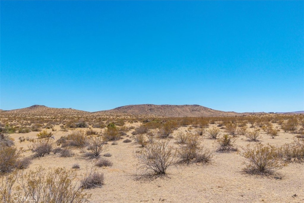 411 Willie Way Landers, CA 92285 - Photo 7 of 28 a view of mountains and mountain