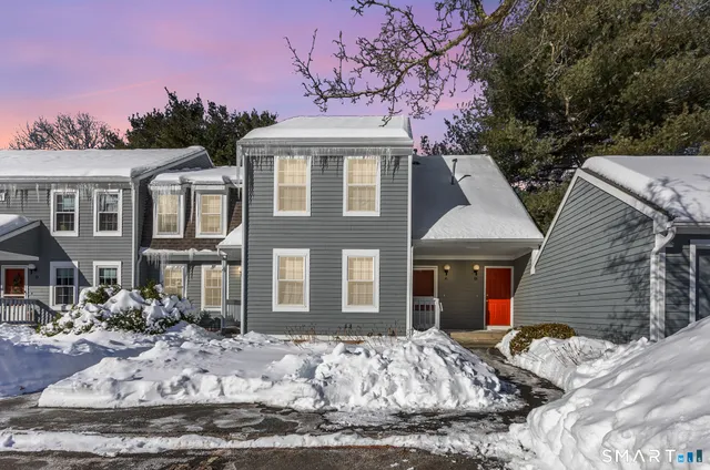 $189,000 | 195 Oakland Street, Unit A, Manchester, CT 06042