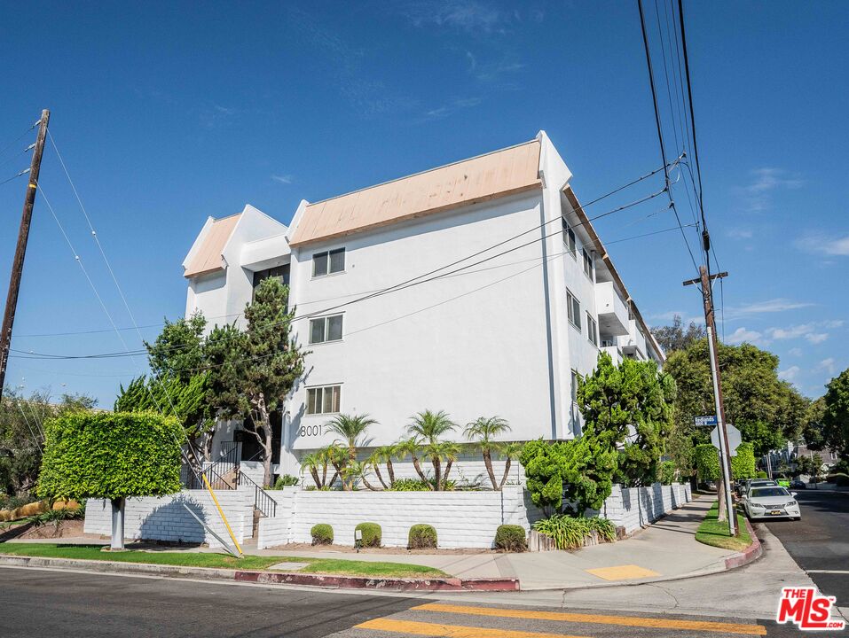 8001 Redlands Street, Unit 207 Playa del Rey, CA 90293 - Photo 2 of 22 Gallery Image 2