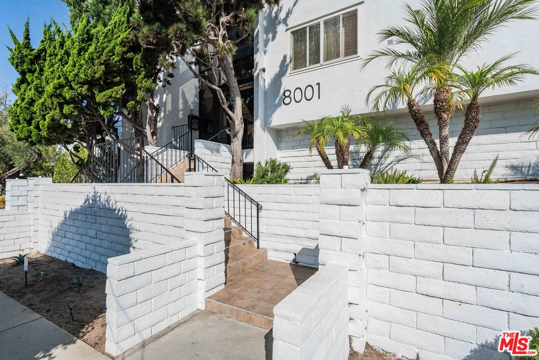 8001 Redlands Street, Unit 207 Playa del Rey, CA 90293 - Photo 3 of 22 Gallery Image 3