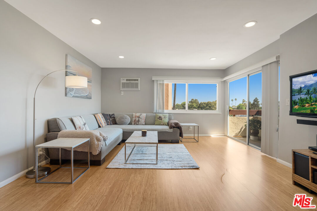 8001 Redlands Street, Unit 207 Playa del Rey, CA 90293 - Photo 4 of 22 Gallery Image 4