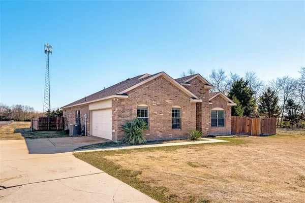 $395,000 | 303 County Road 2748, Caddo Mills, TX 75135