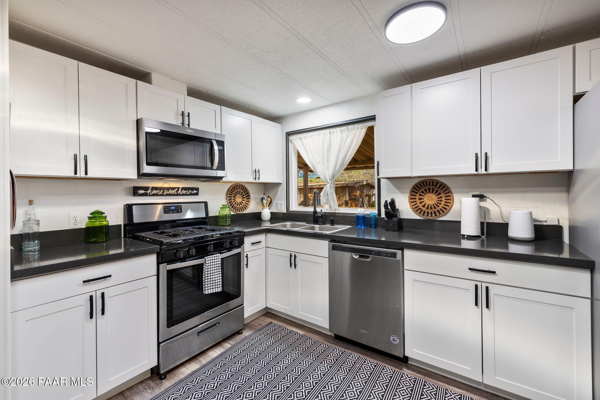 1375 Lakeview Road Prescott, AZ 86301 - Photo 11 of 46 049-Kitchen